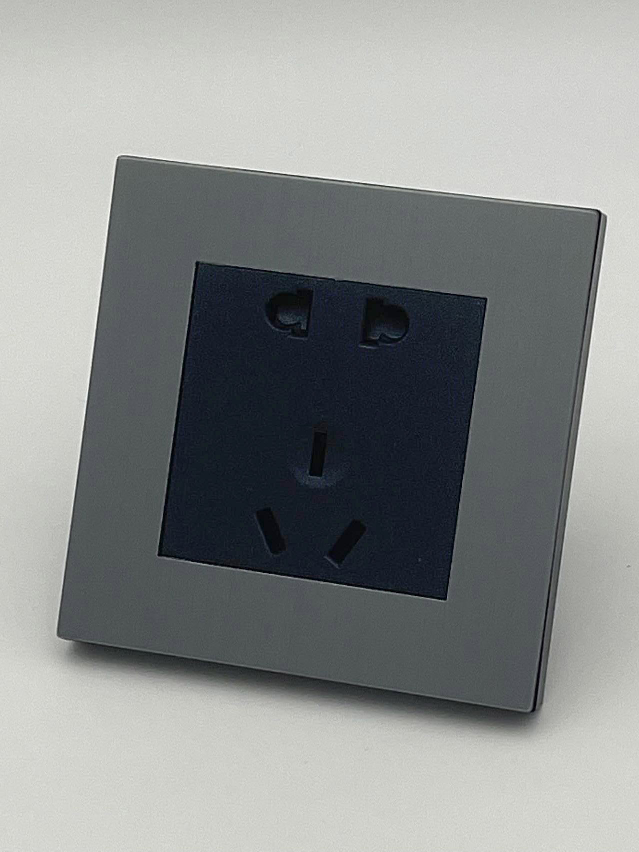 L530拉丝铝 五孔插座