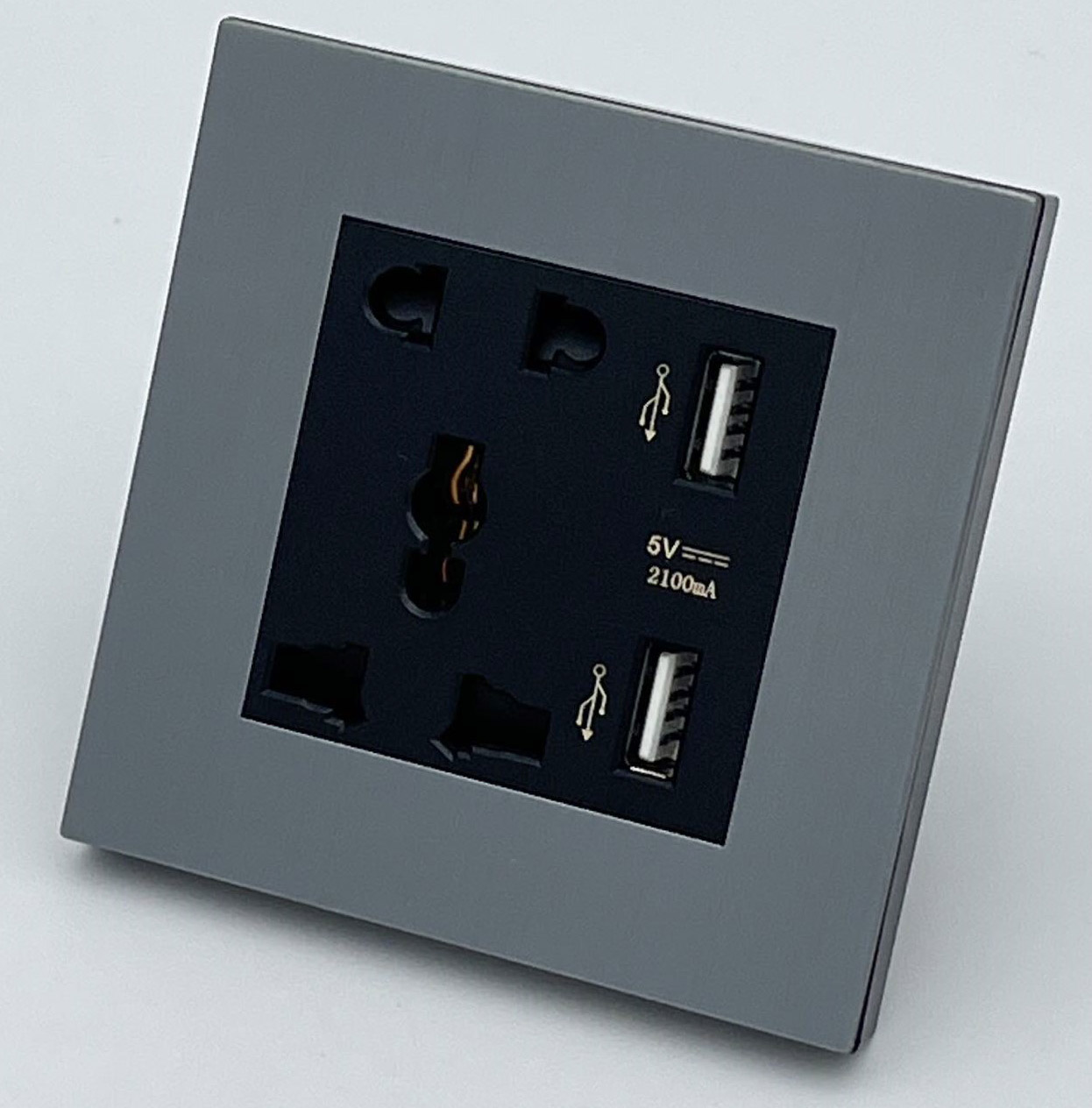 L530拉丝铝 多功能五孔插座带USB