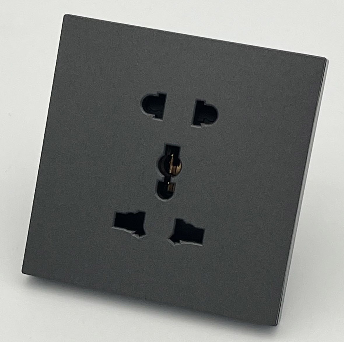 L520砂面黑（塑胶）多功能五孔插座